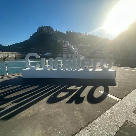 Apartamentos Urbanin I Plaza Ayuntamiento Cudillero Exterior photo